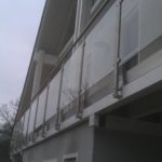 balustrada ze szkła mocowana od boku
